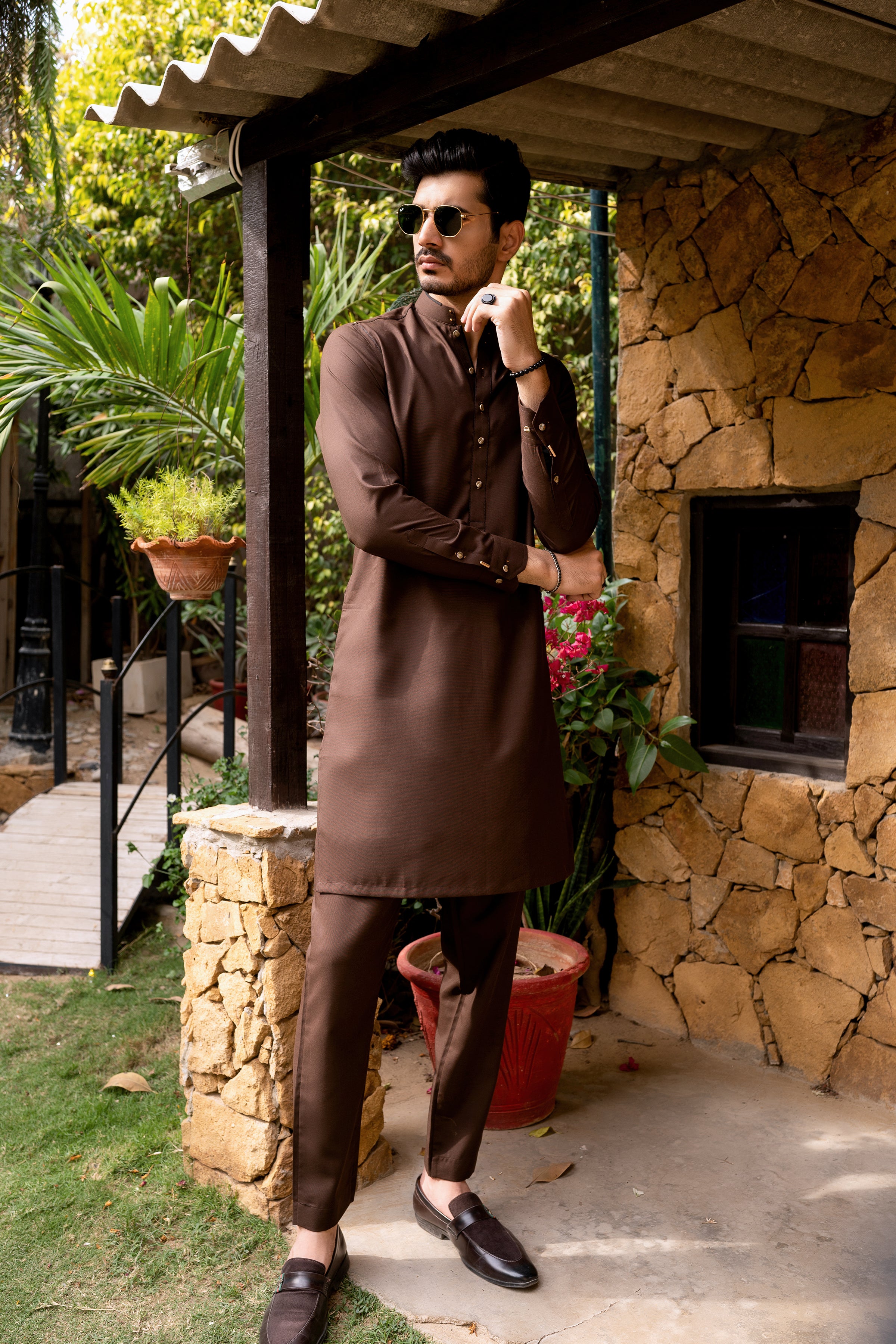 BROWN MANDARIN COLLAR KURTA TROUSER