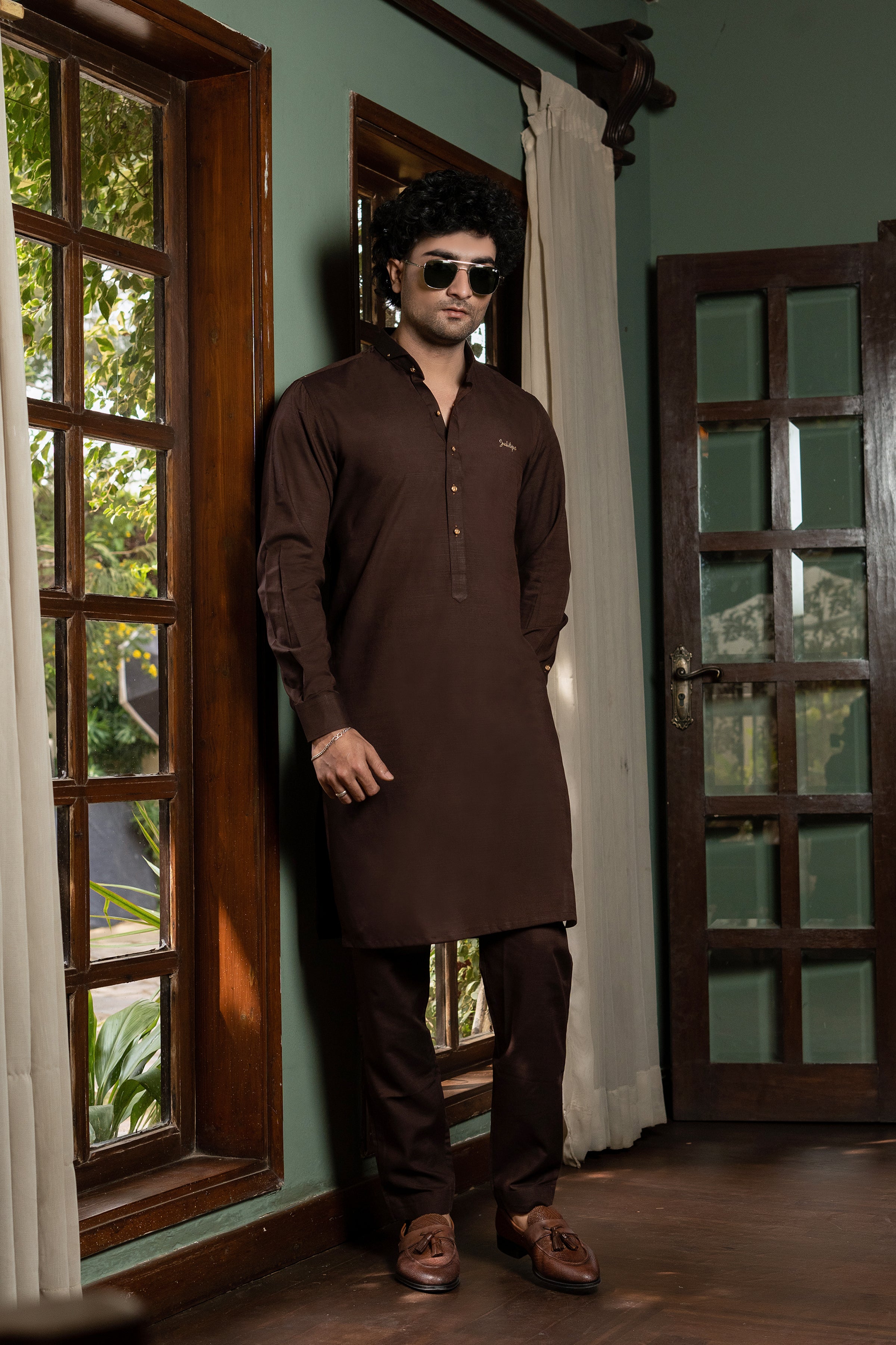 TEXTURED BROWN SIGNATURE KURTA TROUSER