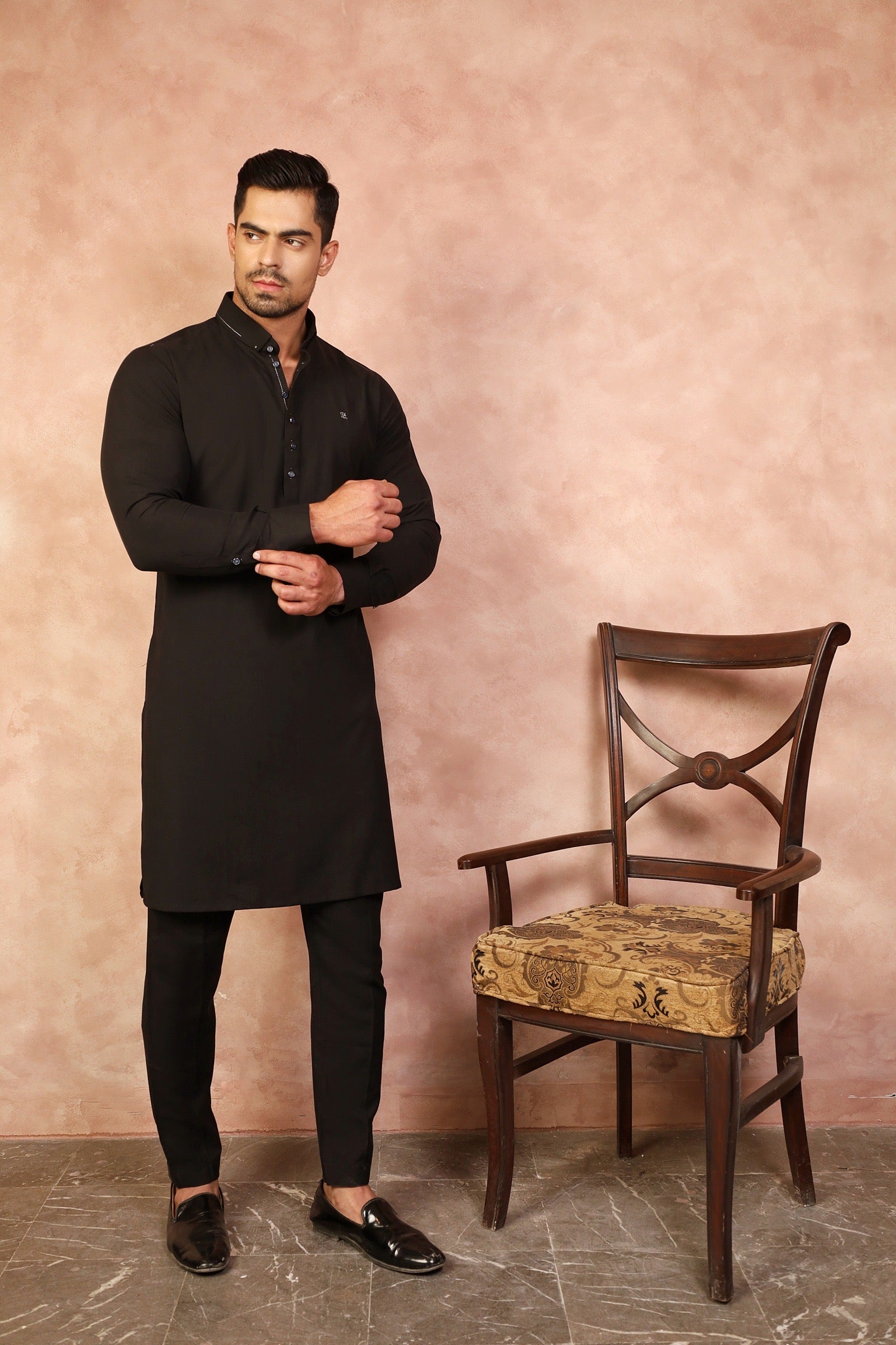 BLACK PINNED COLLAR KURTA TROUSER