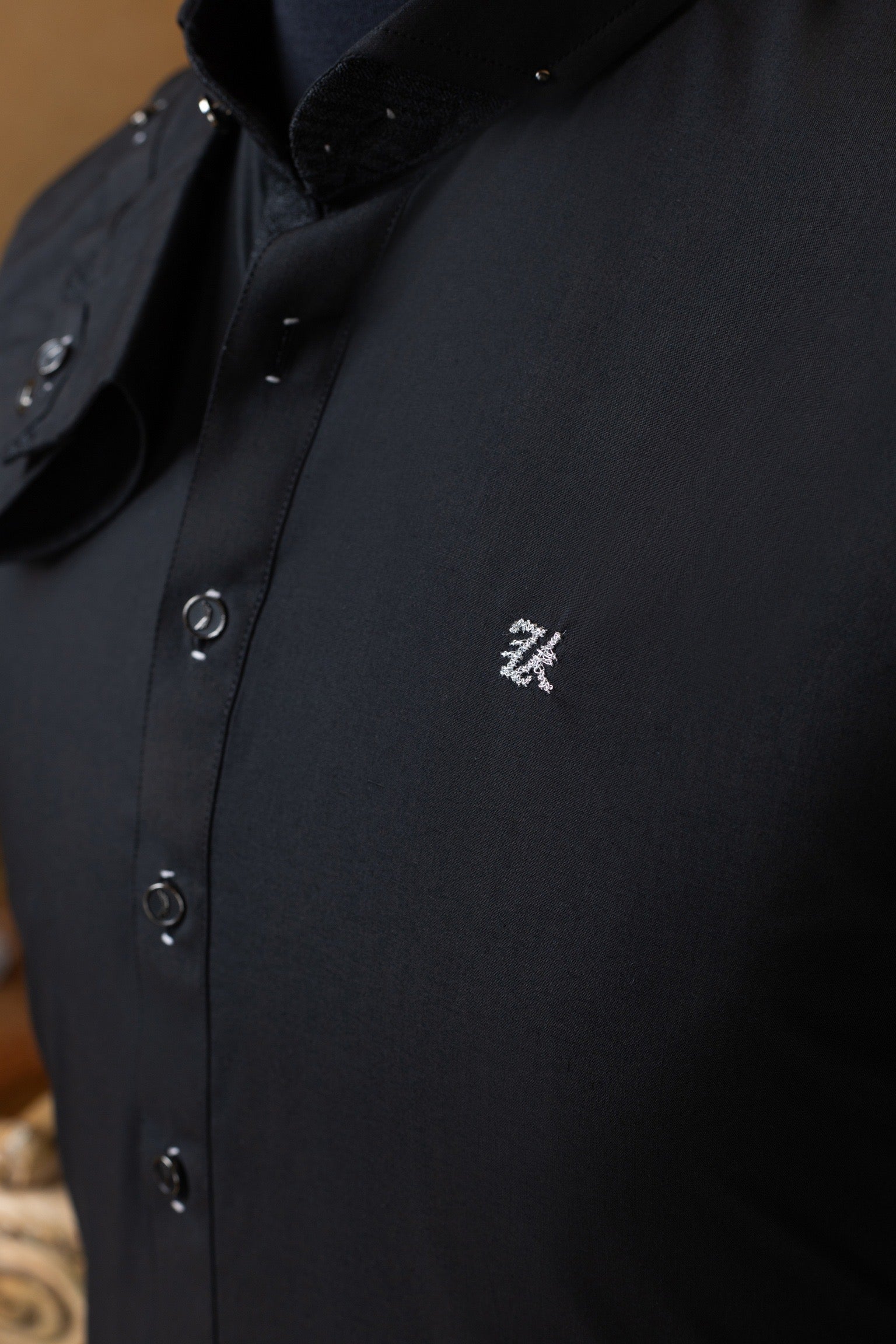 BLACK PINNED COLLAR KURTA TROUSER