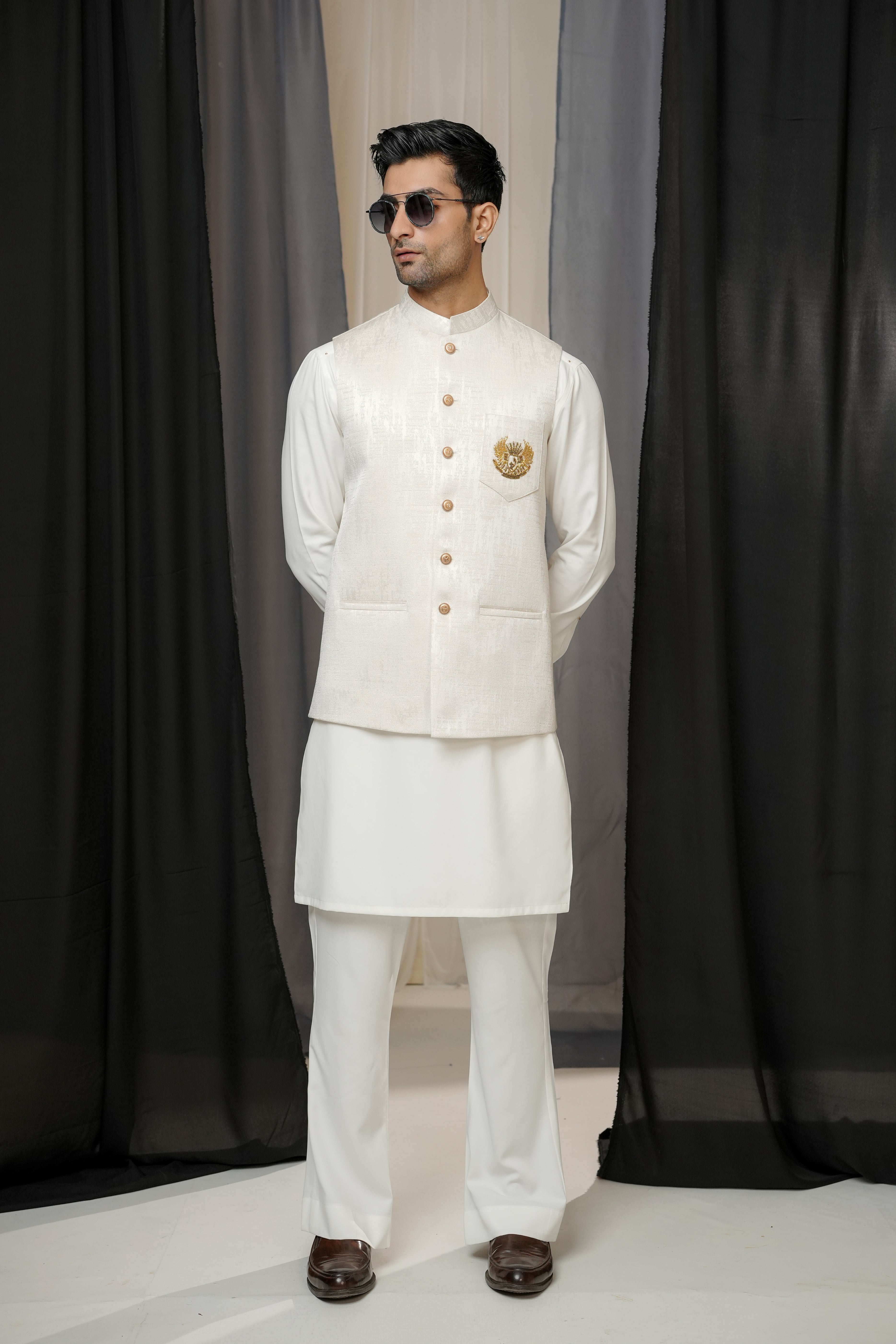 CREAM WHITE WAIST COAT