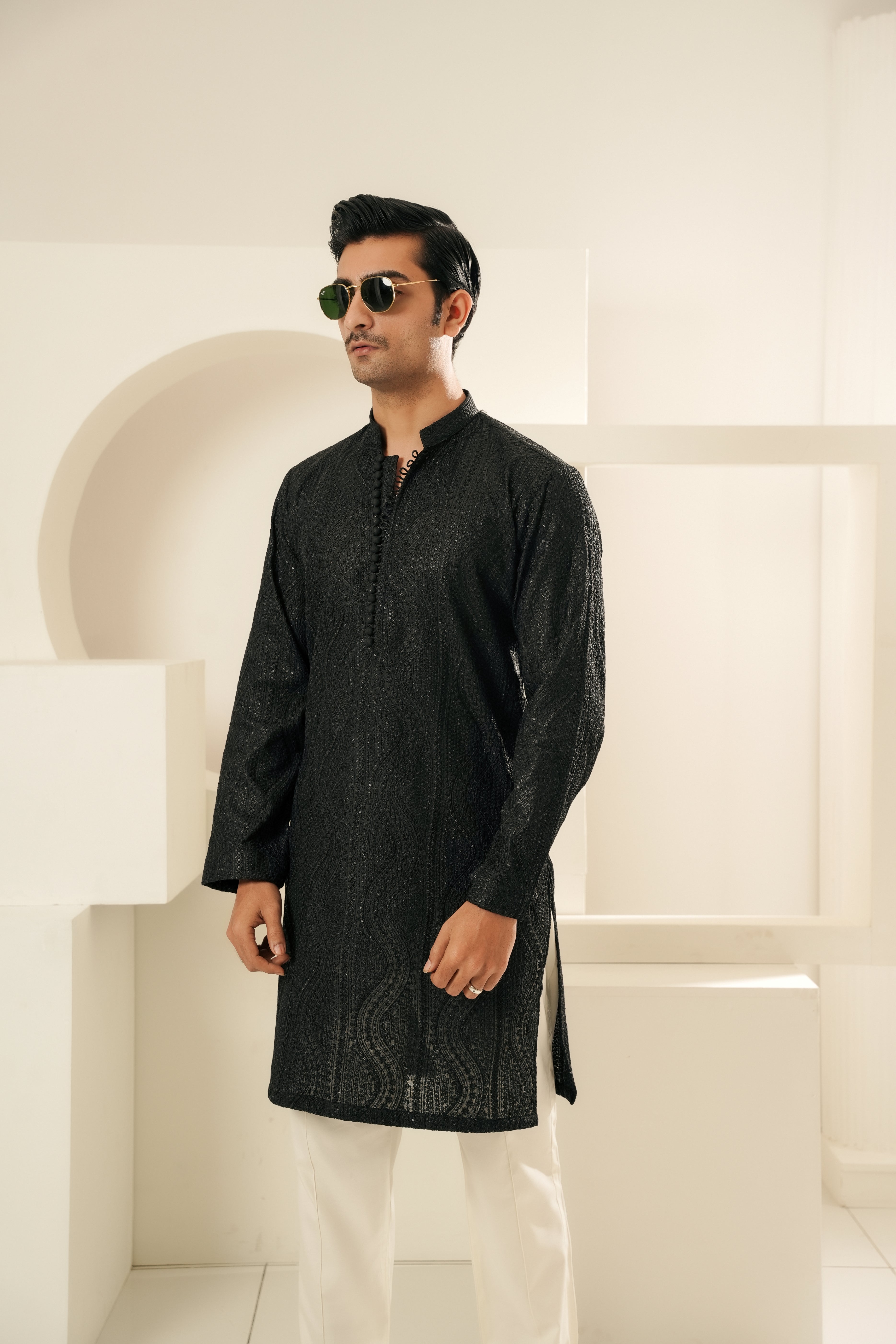 BLACK EMBROIDERED KURTA TROUSER