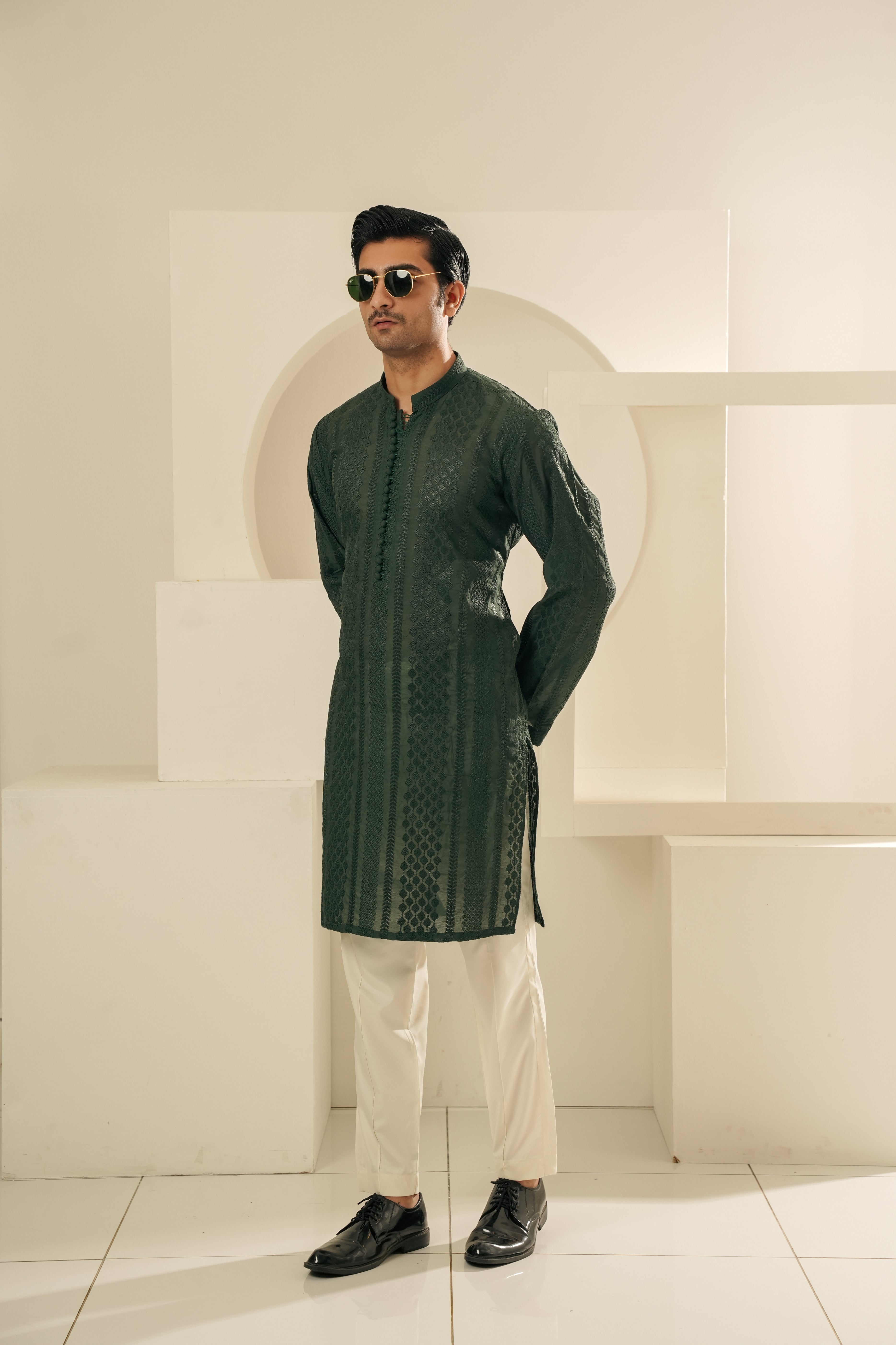 GREEN EMBROIDERED KURTA TROUSER