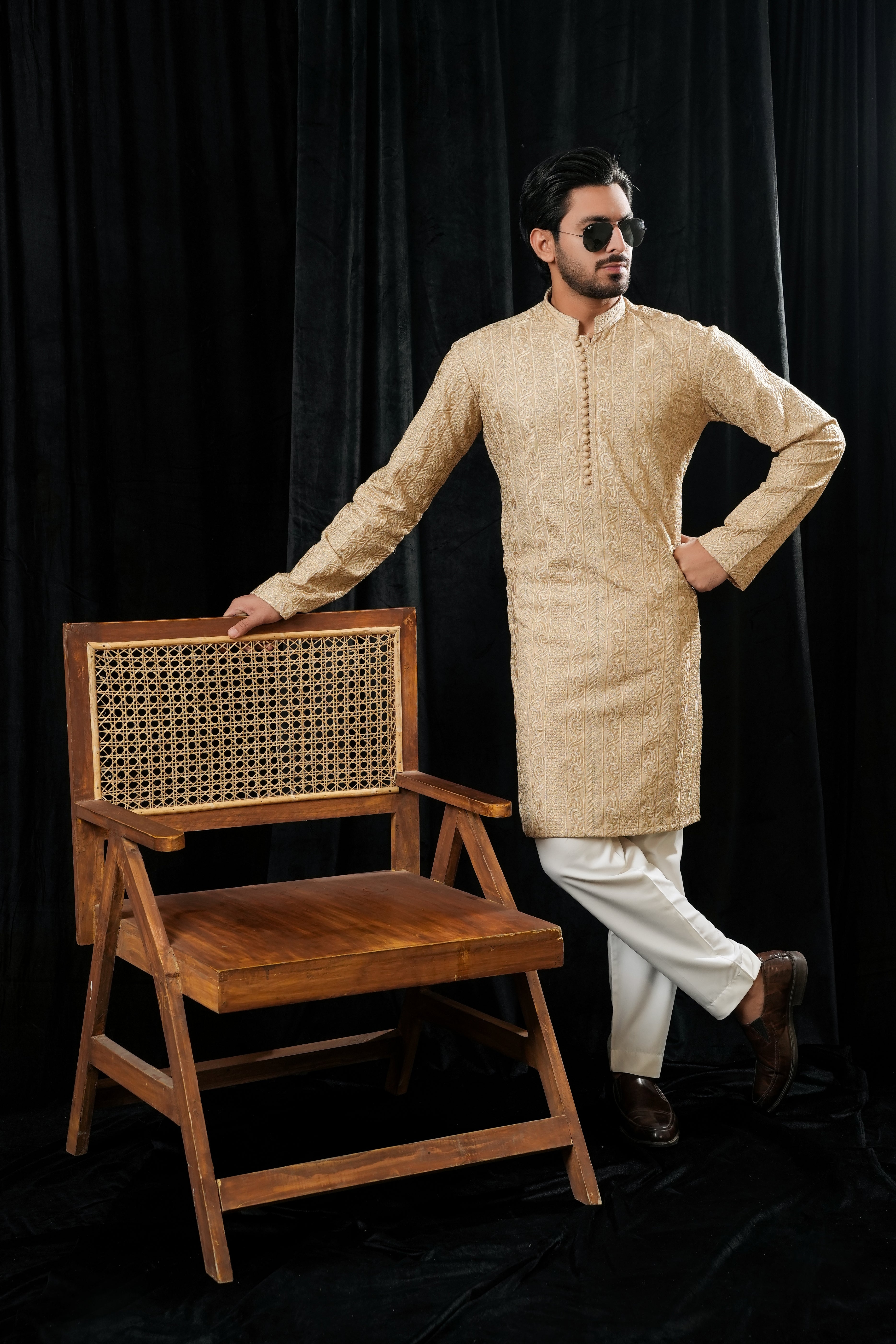 IVORY EMBROIDERED KURTA TROUSER