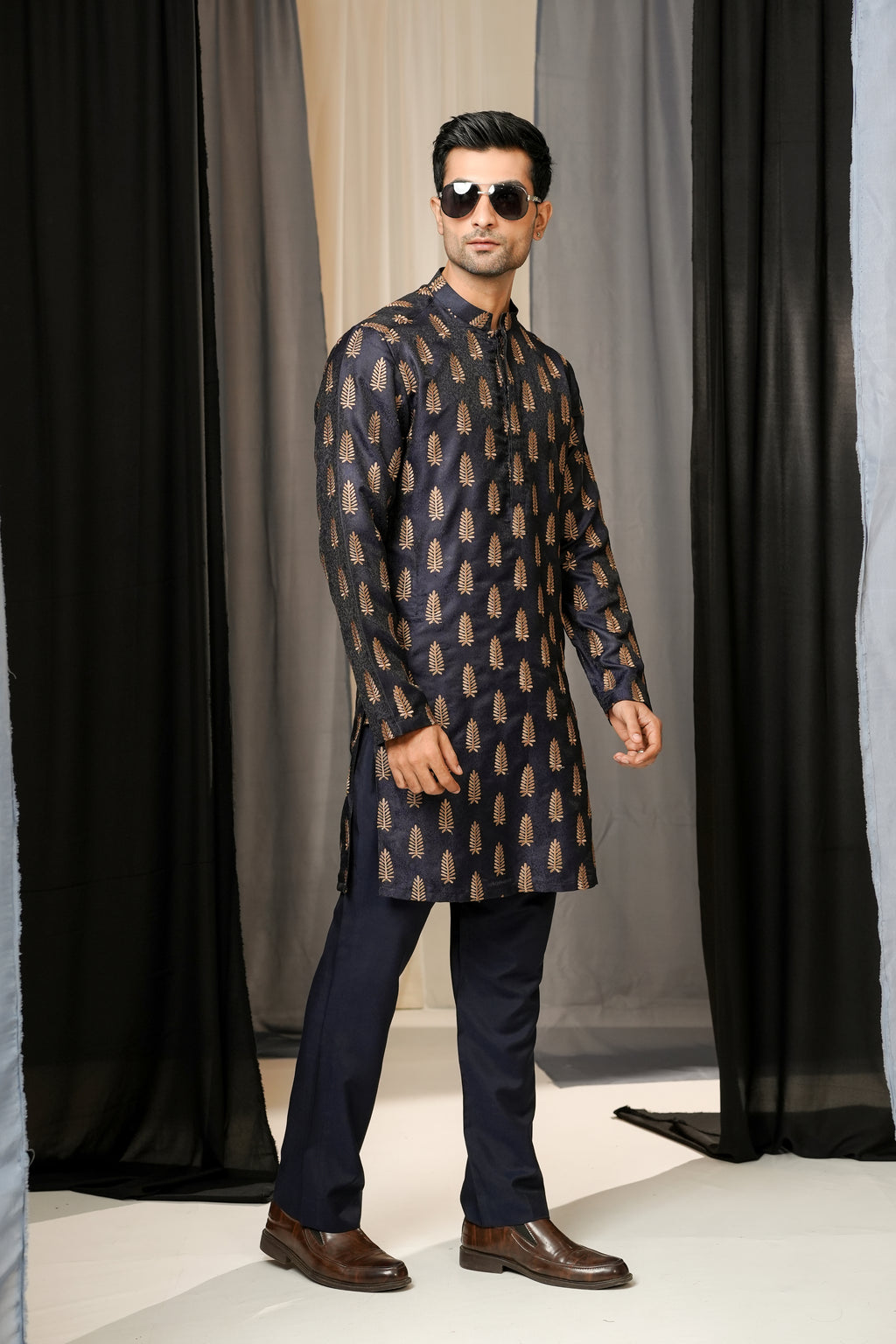 LEAVES EMBROIDERED KURTA TROUSER